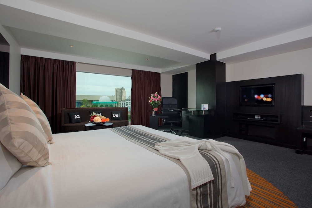 Golden Tulip Mandison Suites 20/59