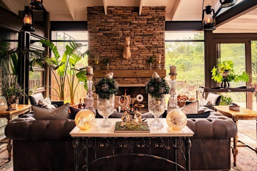 Safari Moon Luxury Bush Lodge 30/50