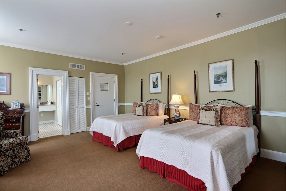 The Presidents Quarters Inn 9/76