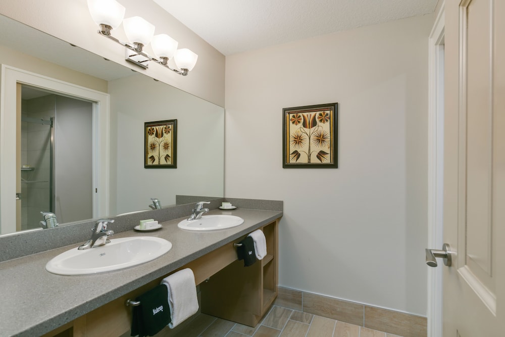 Carlisle Inn 43/49