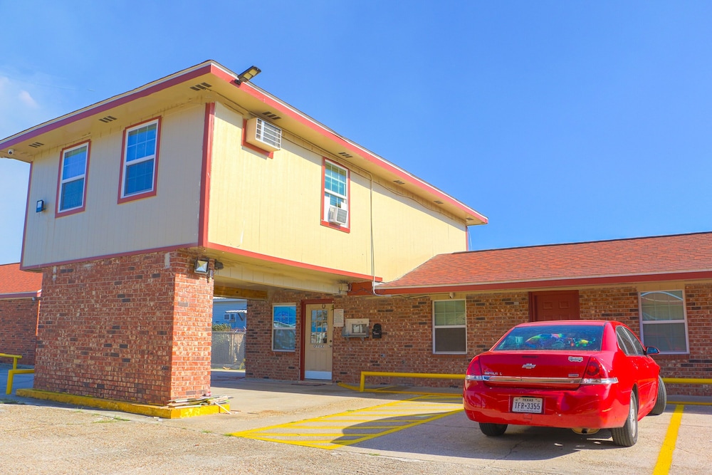 Economy Inn By OYO Lockport near Houma 23/34