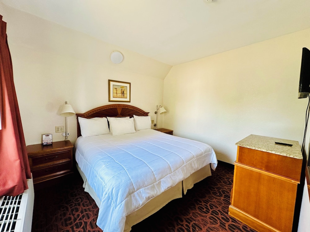 Bayshore Inn 7/40