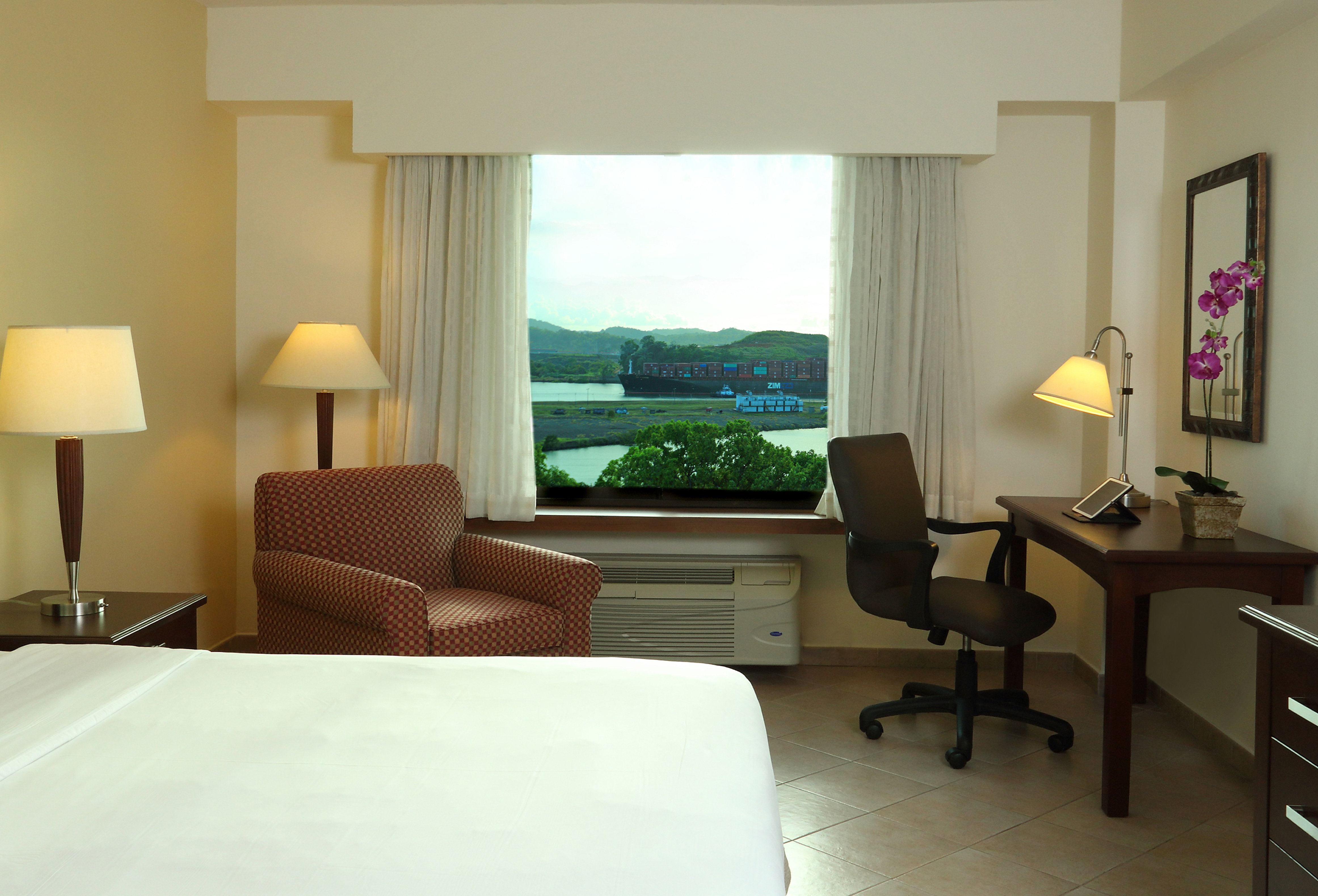 Holiday Inn Panama Canal 17/50