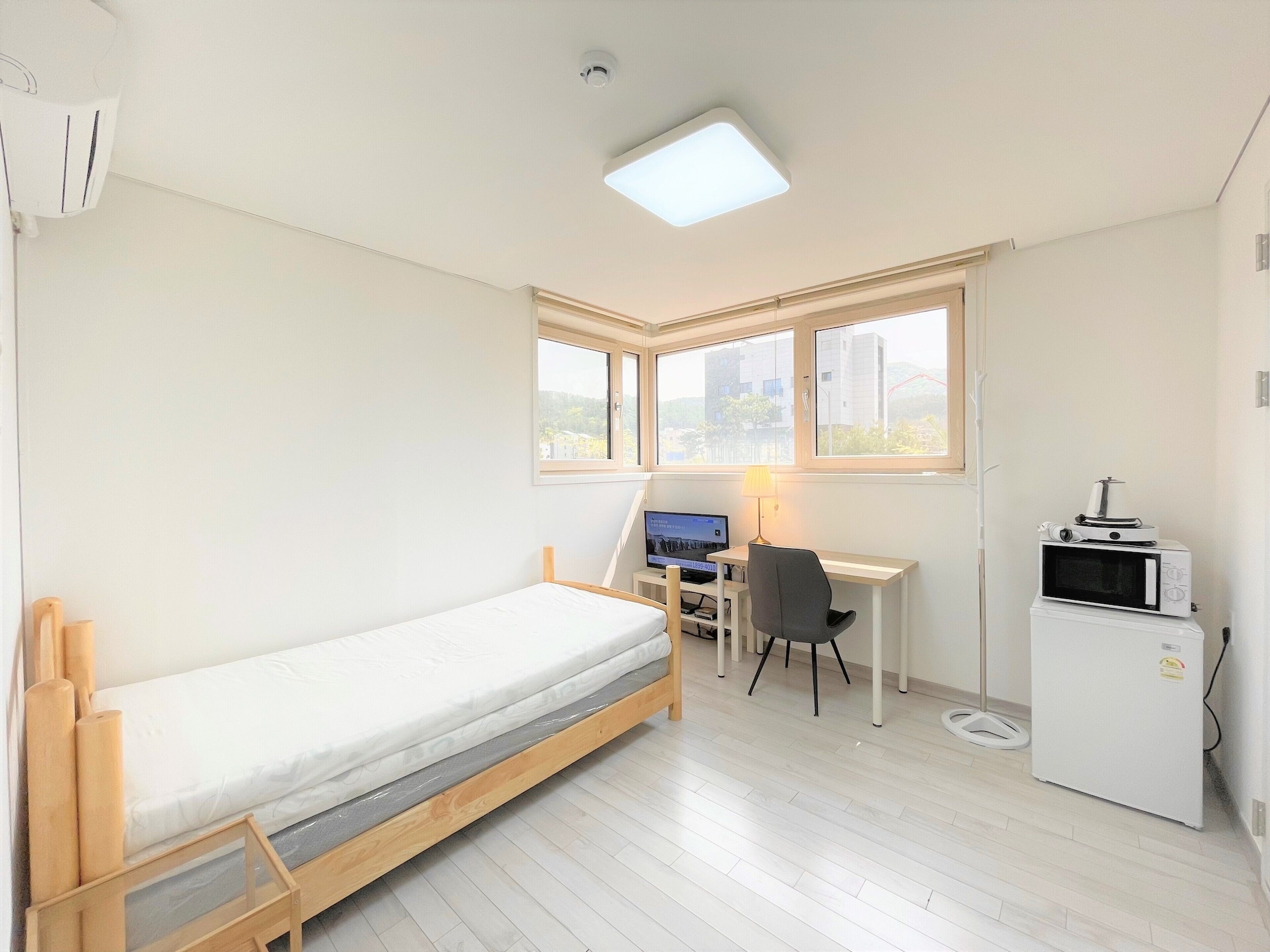 1 BEDROOM, BASIC, SINGLE, COURTYARD VIEW