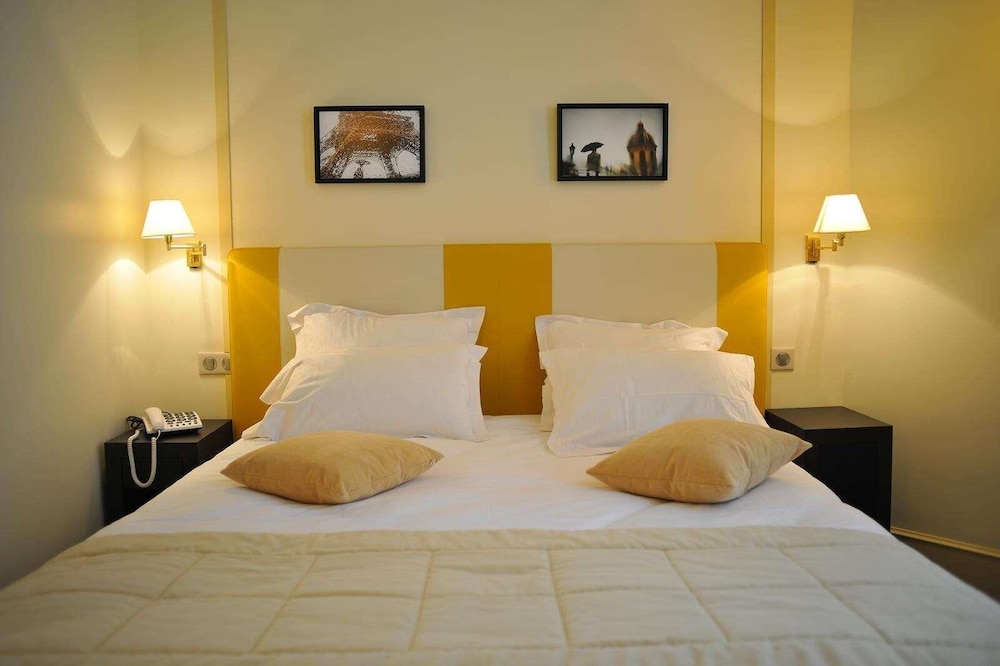 Hotel De L'Universite 13/50