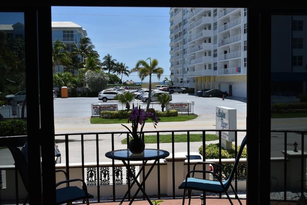 Avalon Resort 64/76