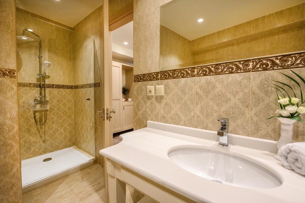 Emerald suites 31/32
