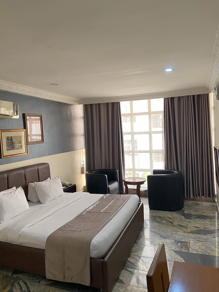3j Apos S Hotel Ltd 14/64