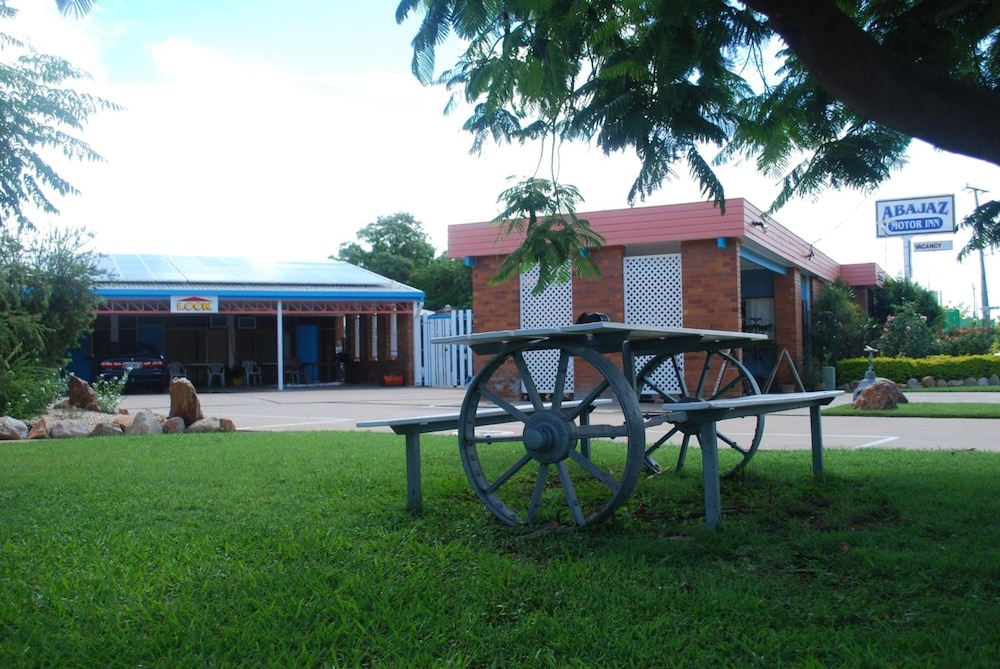 Abajaz Motor Inn 3/52