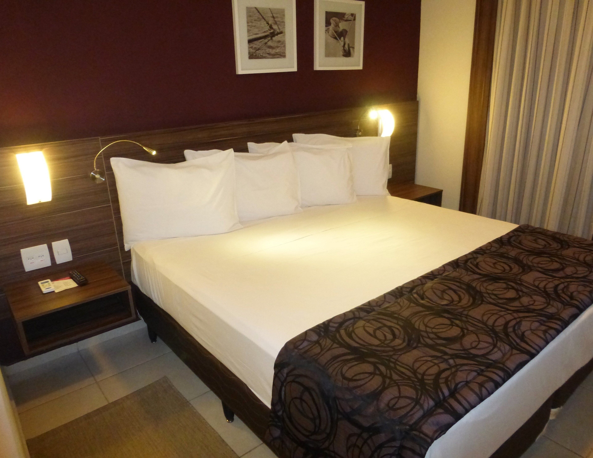 SUPERIOR, QUEEN BED