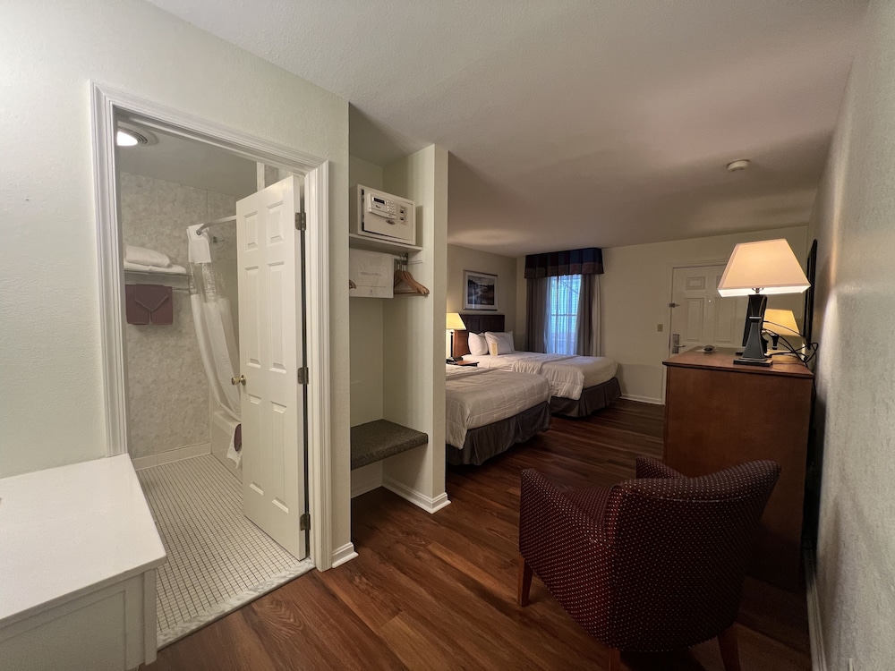 Inn at Cemetery Hill 26/50