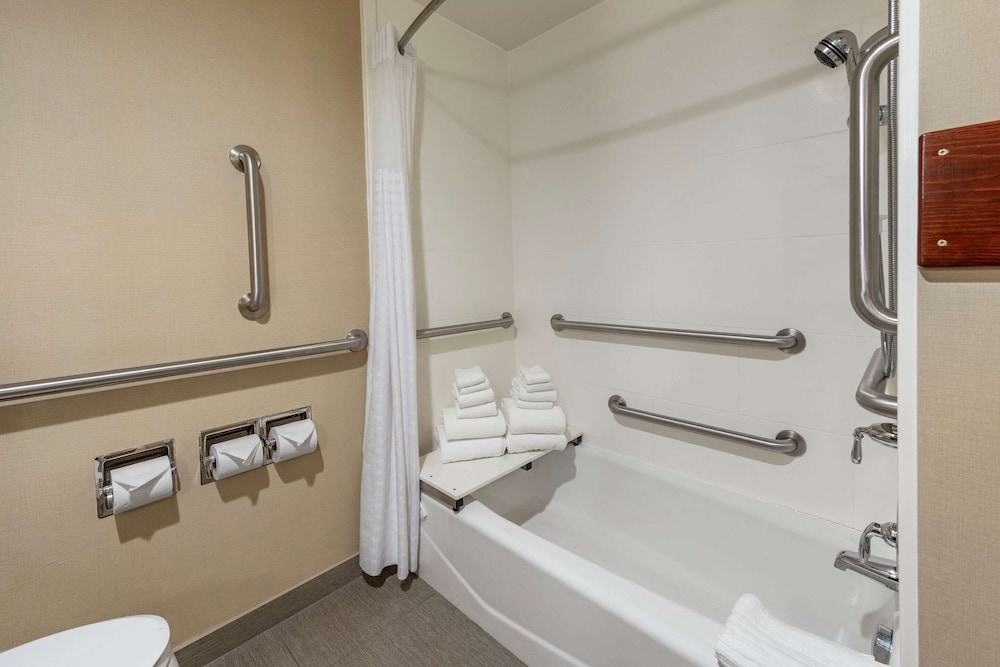 Comfort Inn & Suites Pittsburgh South 10/37