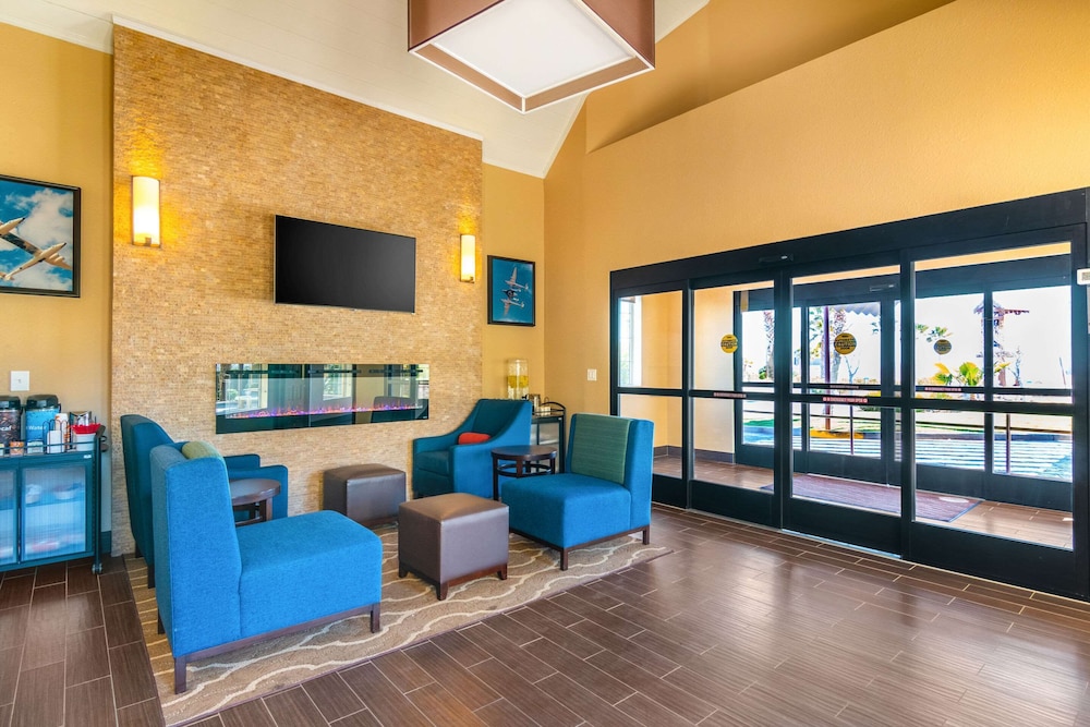 Comfort Inn and Suites Mojave CA 25/46