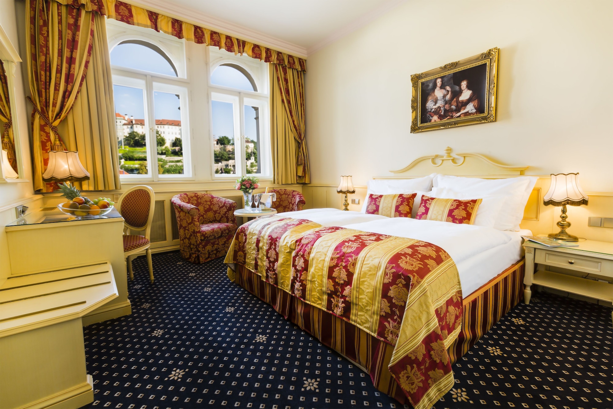 DELUXE, DOUBLE OR TWIN BED