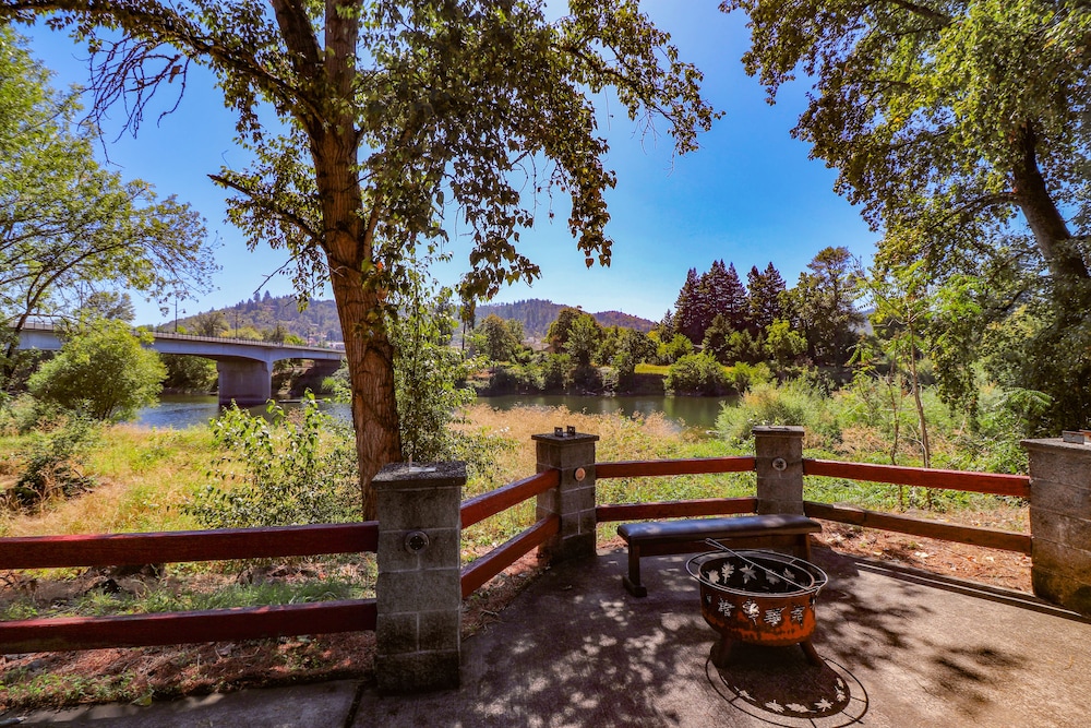 Riverfront Inn Roseburg 62/72