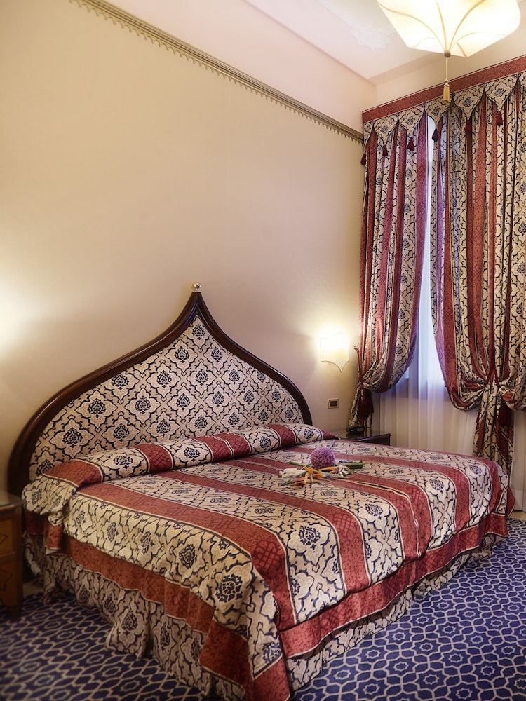Ai Mori d'Oriente Hotel 10/50