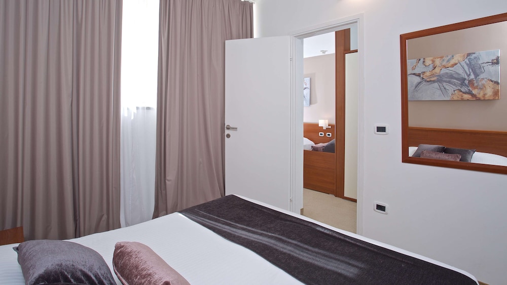 Arena Hotel Holiday 9/50