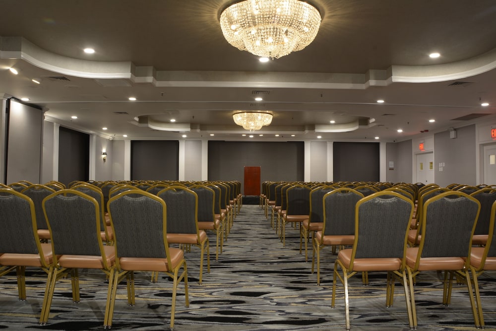 Adria Hotel And Conference Center 49/57