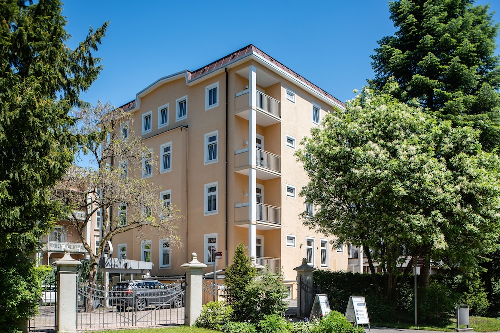 Galerie-Hotel Bad Reichenhall 6/69