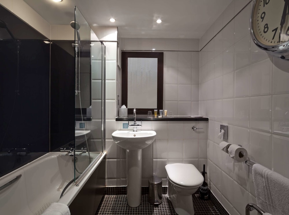 De Vere Horsley Estate 26/72