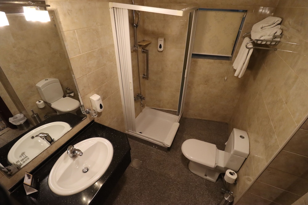 LARSA HOTEL 46/48