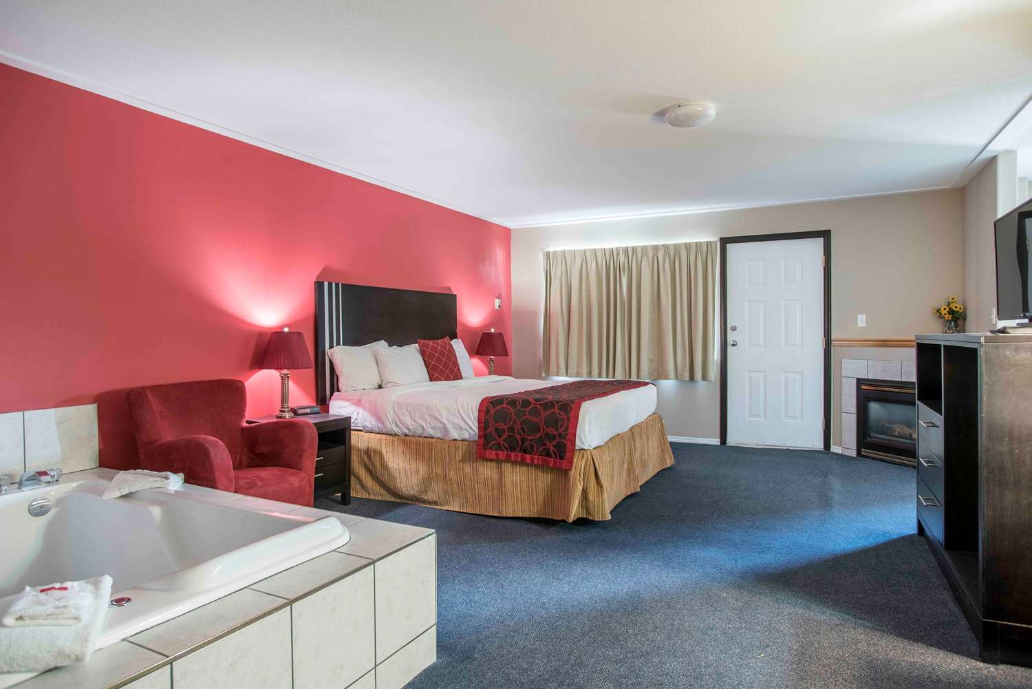Ramada by Wyndham 100 Mile House 8/15