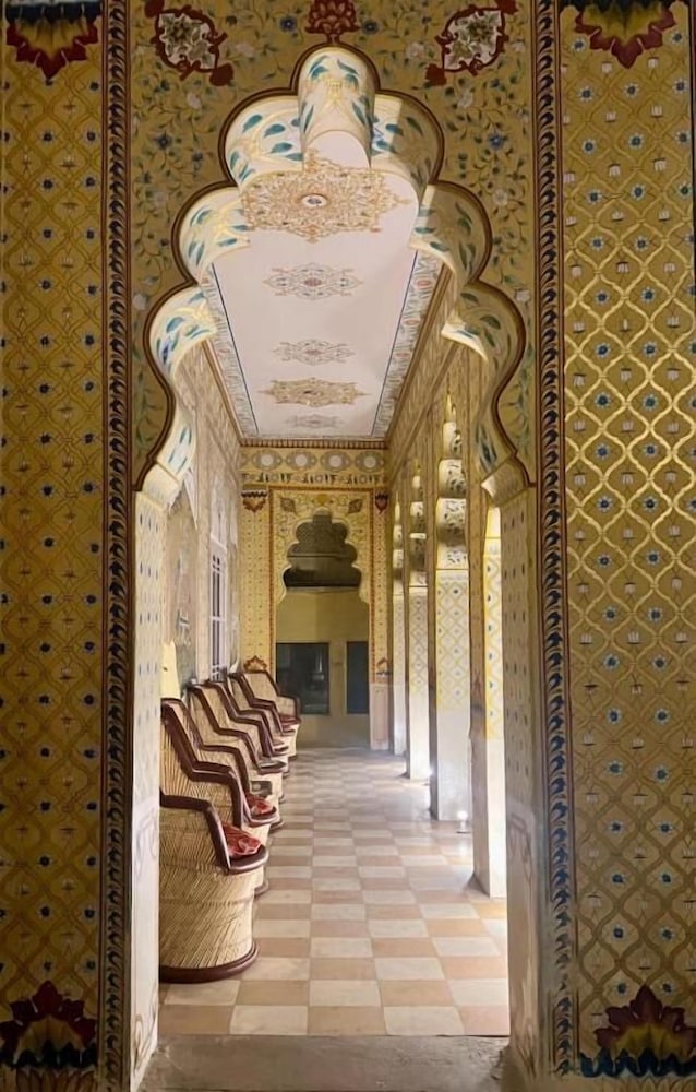 Bissau Palace 25/50