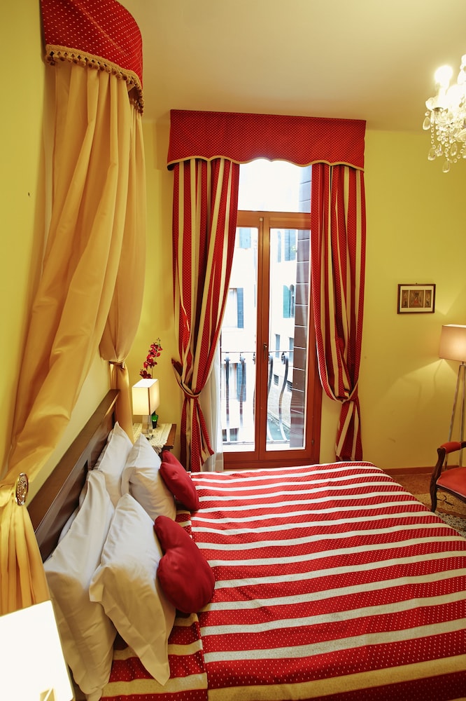 San Luca Hotel 35/55