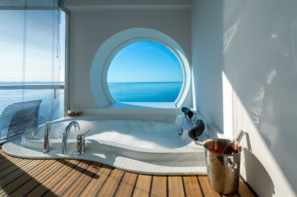 Pearly Hotel & Spa 44/45