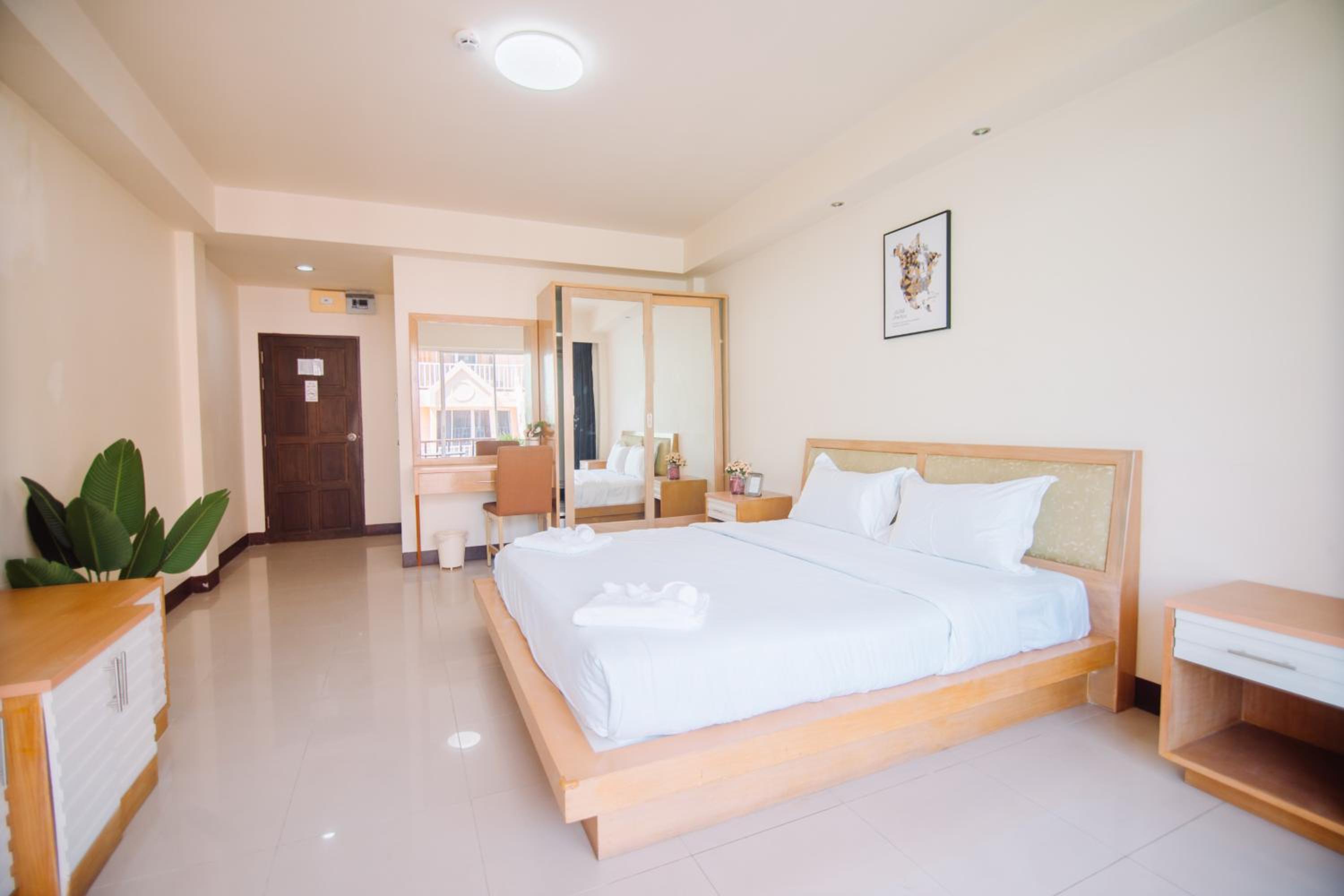 Patong Beach Side Hotel 10/50