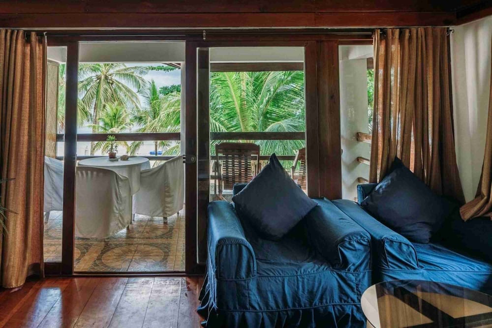 Romantic Beach Villas 20/50
