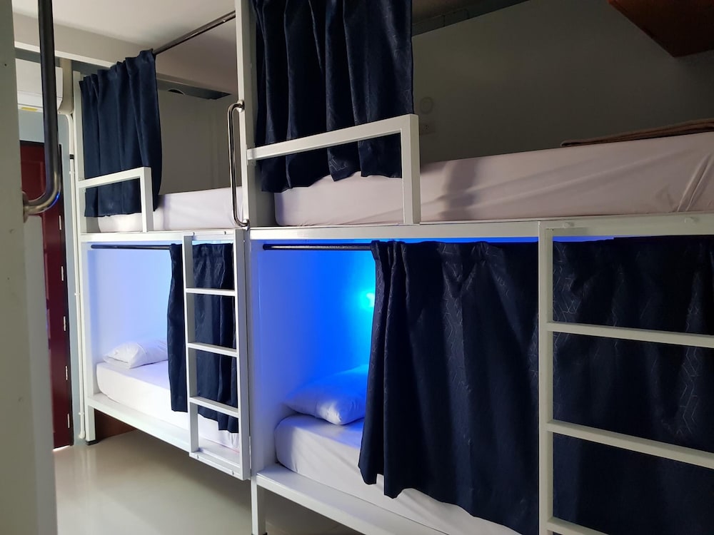 The Little Nest Hotel 38/49