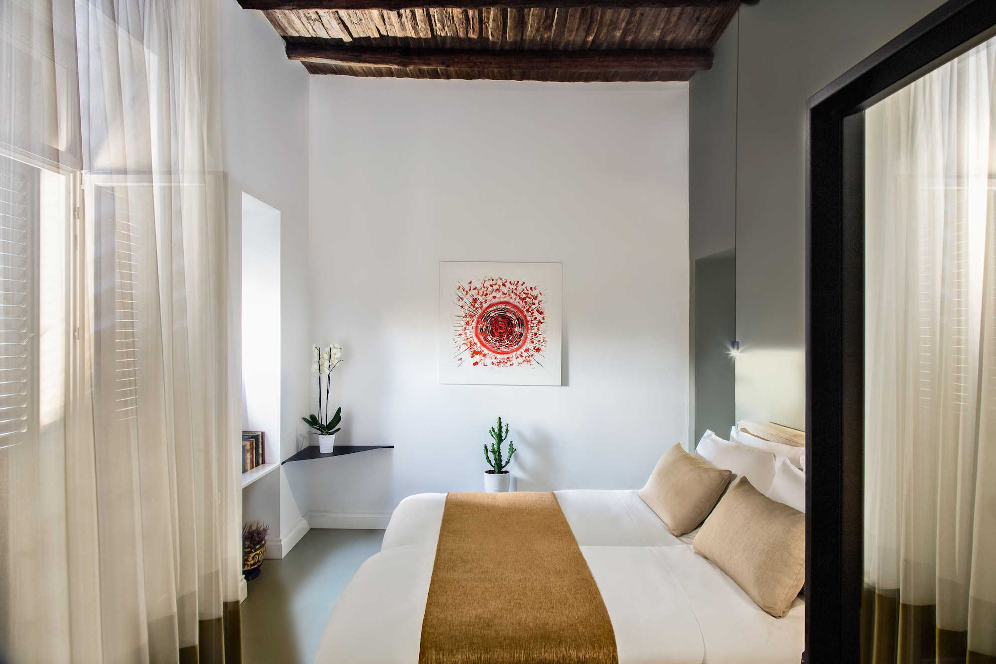 Queen Bed, Garden View, Balcony, Artemisia Domus 2/5