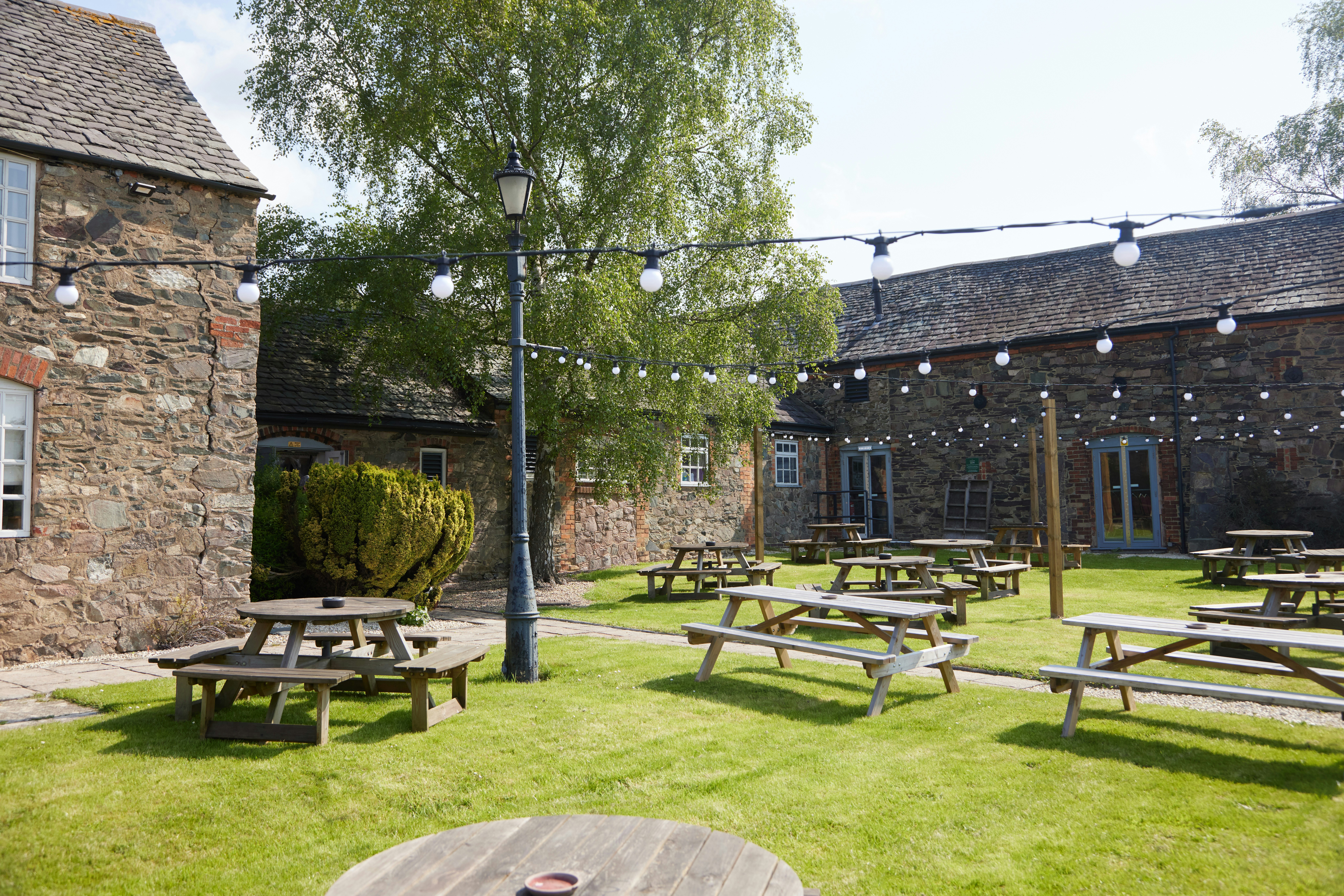 The Fieldhead Hotel 34/35