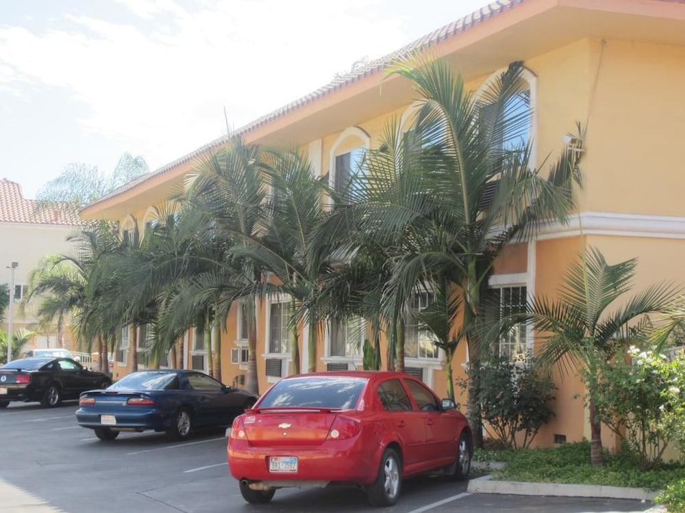 Starlight Inn Canoga Park 39/45