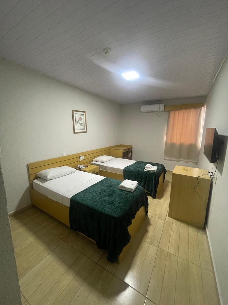 ROOM, TWIN BEDS