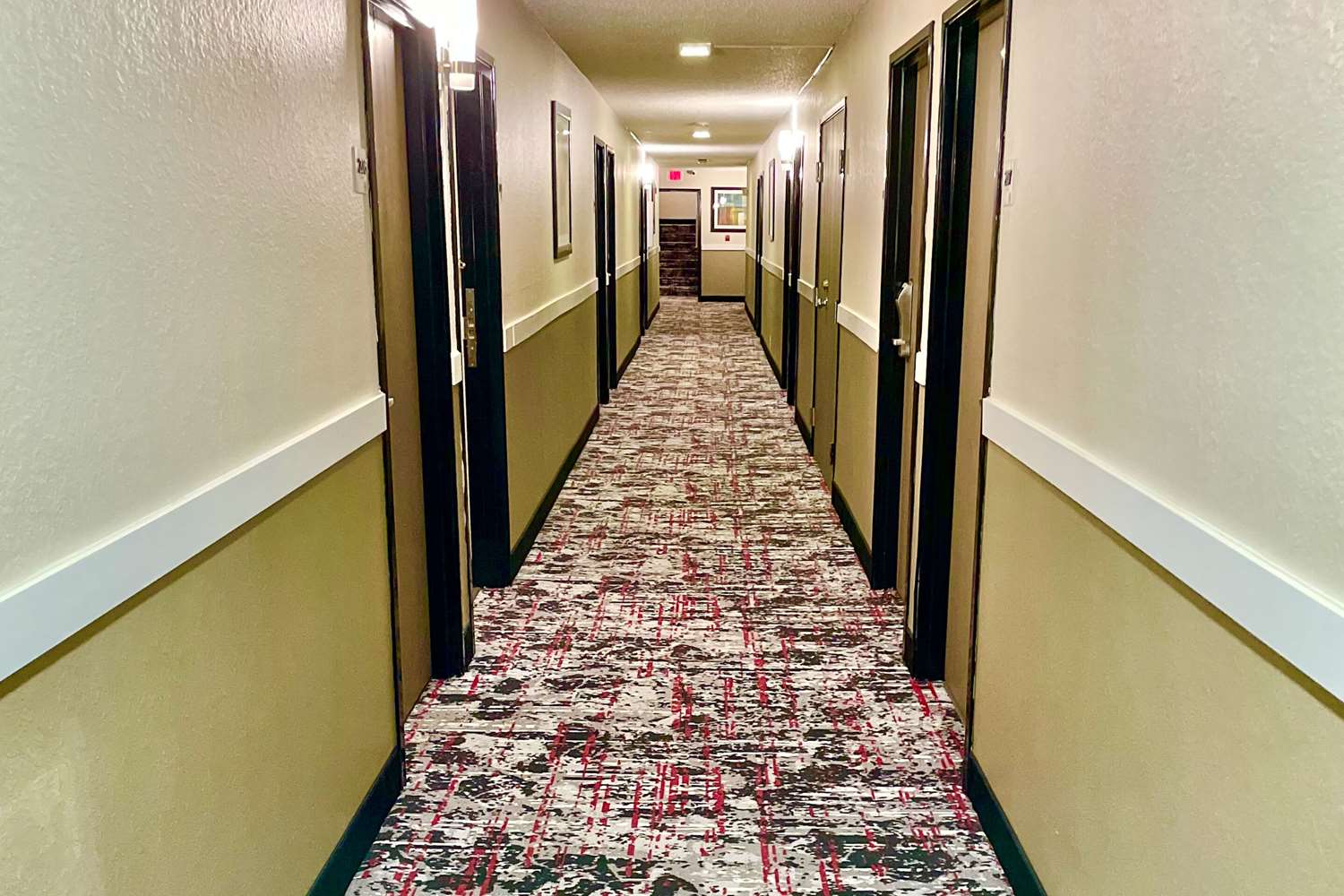 Econo Lodge Cartersville Emerson Lake Point 23/36