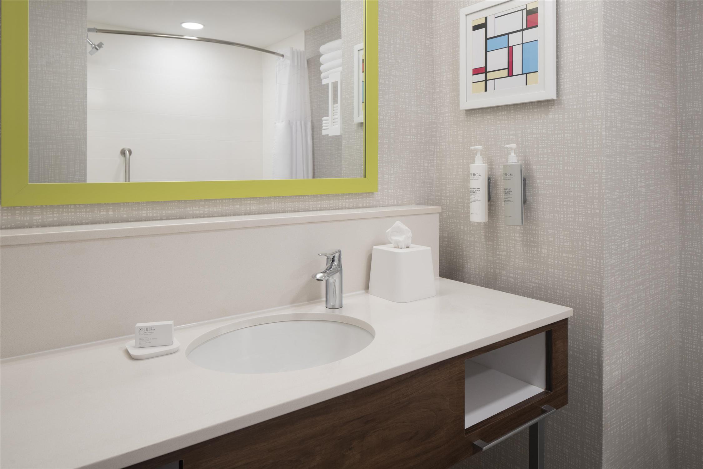 2 Rooms, Suite, 1 King and 2 Queen Beds