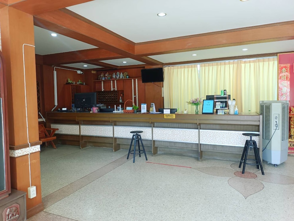 Bang Saphan Resort Hotel 8/50