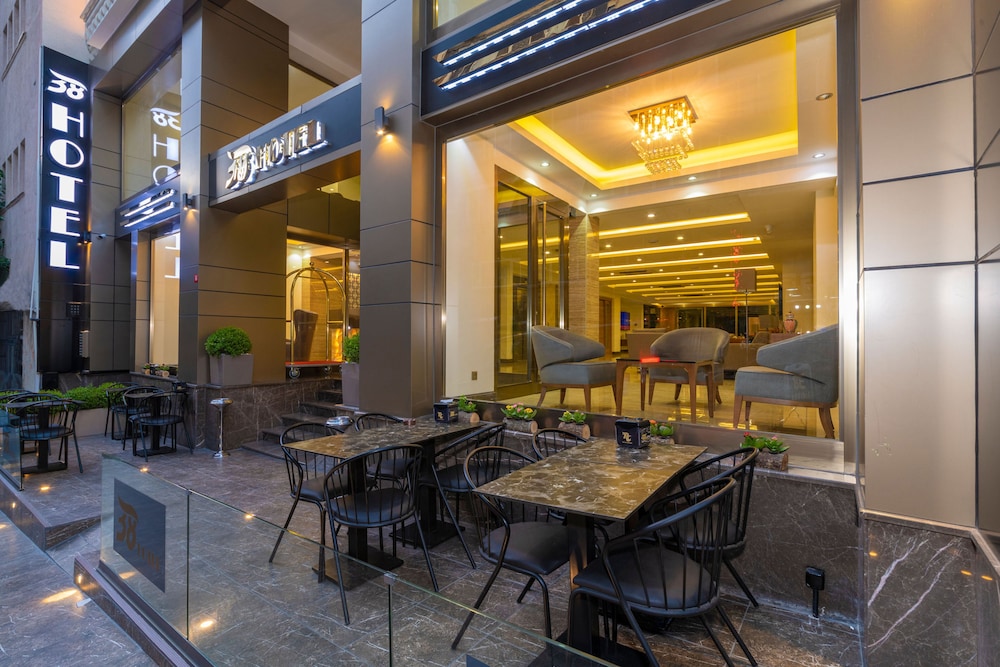 38 Hotel 58/64