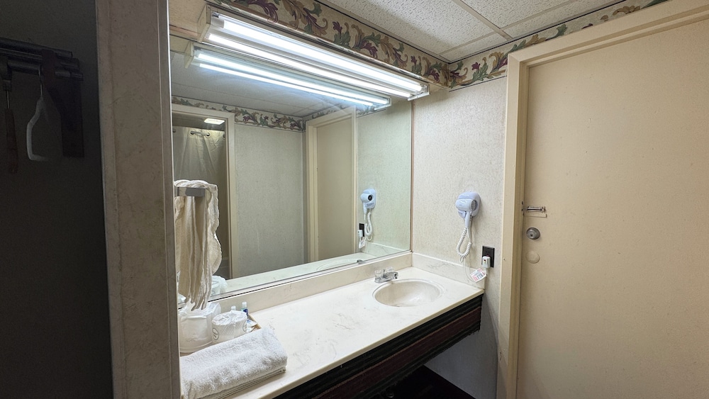 Rodeway Inn Dunmore, PA 18/18