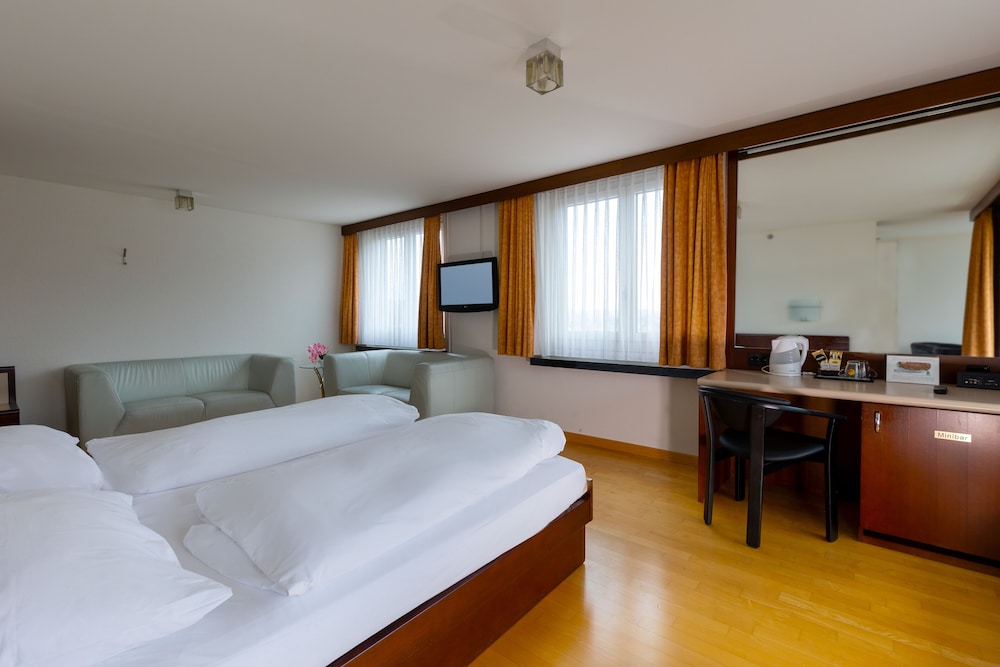 Junior Suite, Multiple Beds