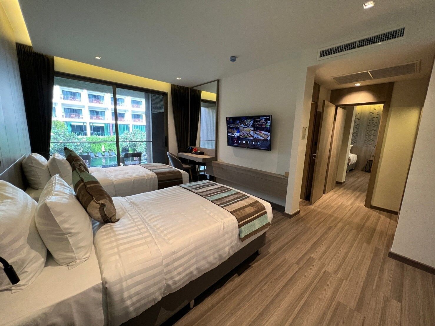 CONNECTING, DOUBLE AND TWIN BEDS