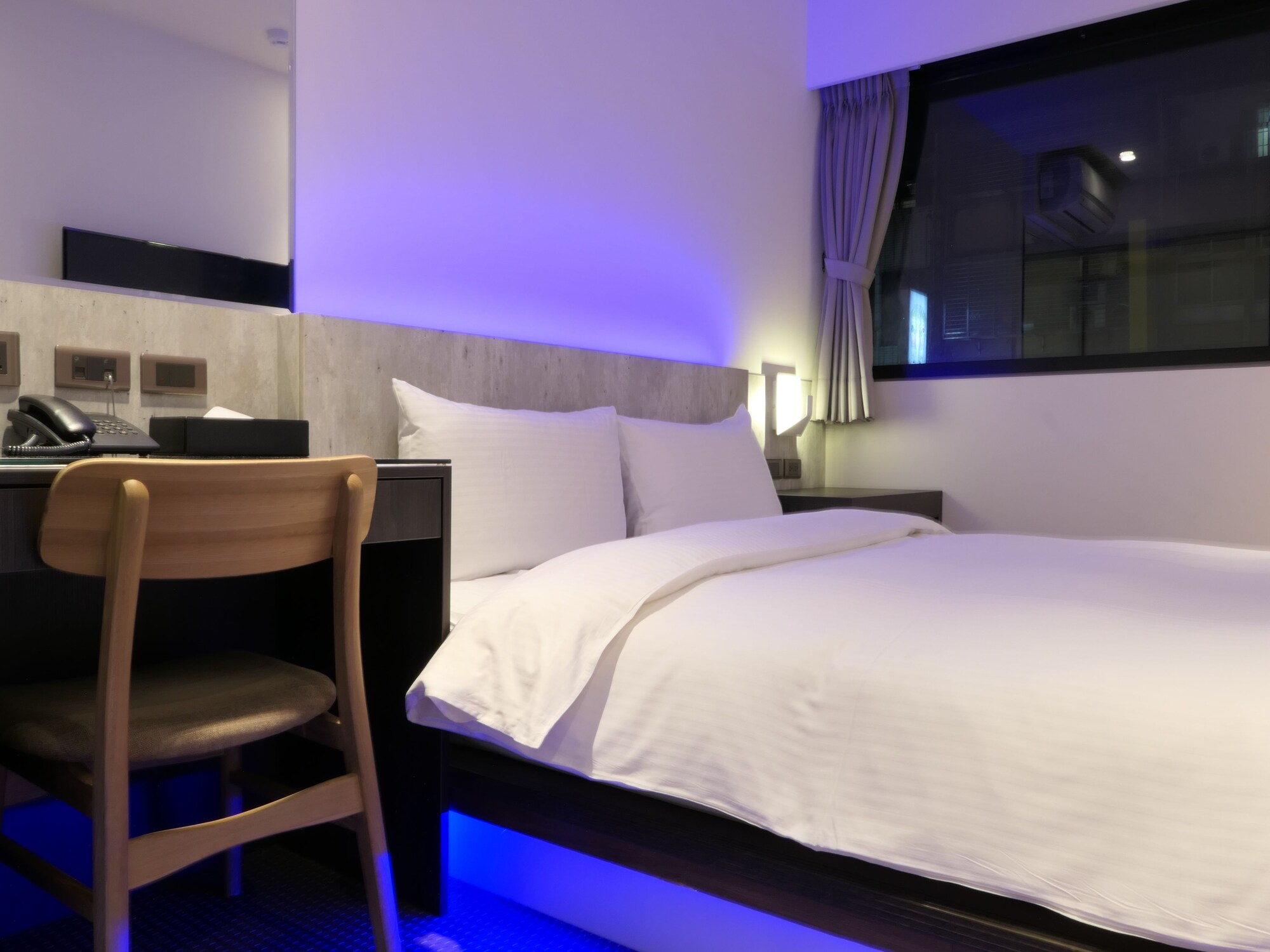 DELUXE, DOUBLE BED