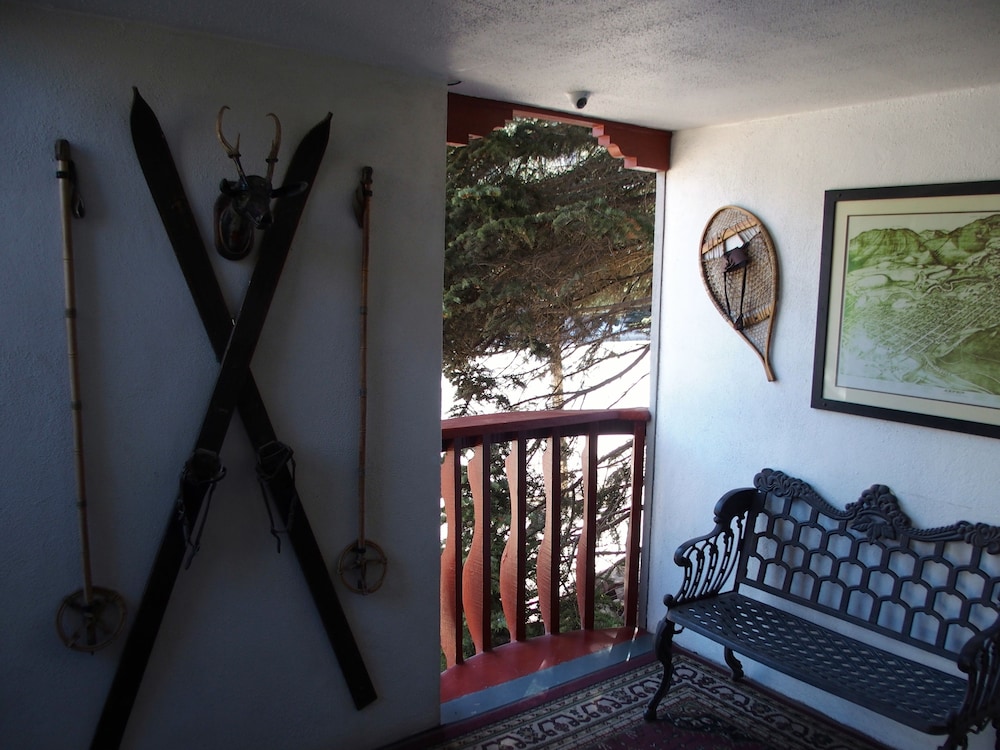 Tyrolean Lodge 36/72