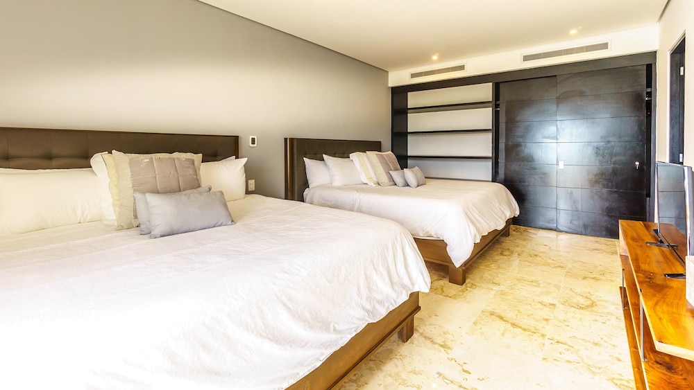 The Elements Oceanfront & Beachside Condo Hotel 10/50