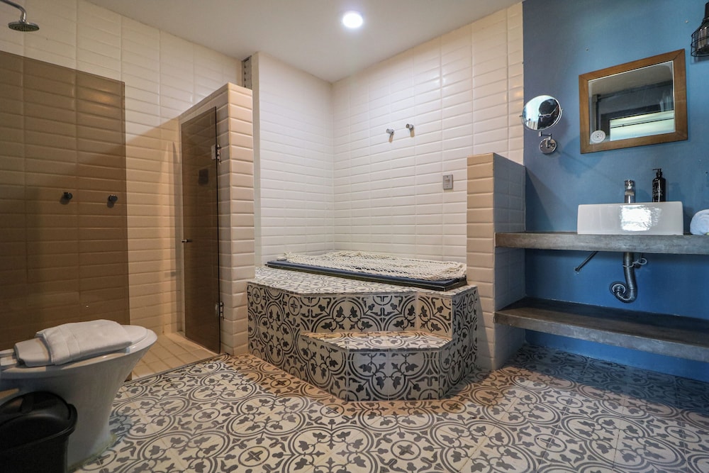 swimming pool spa