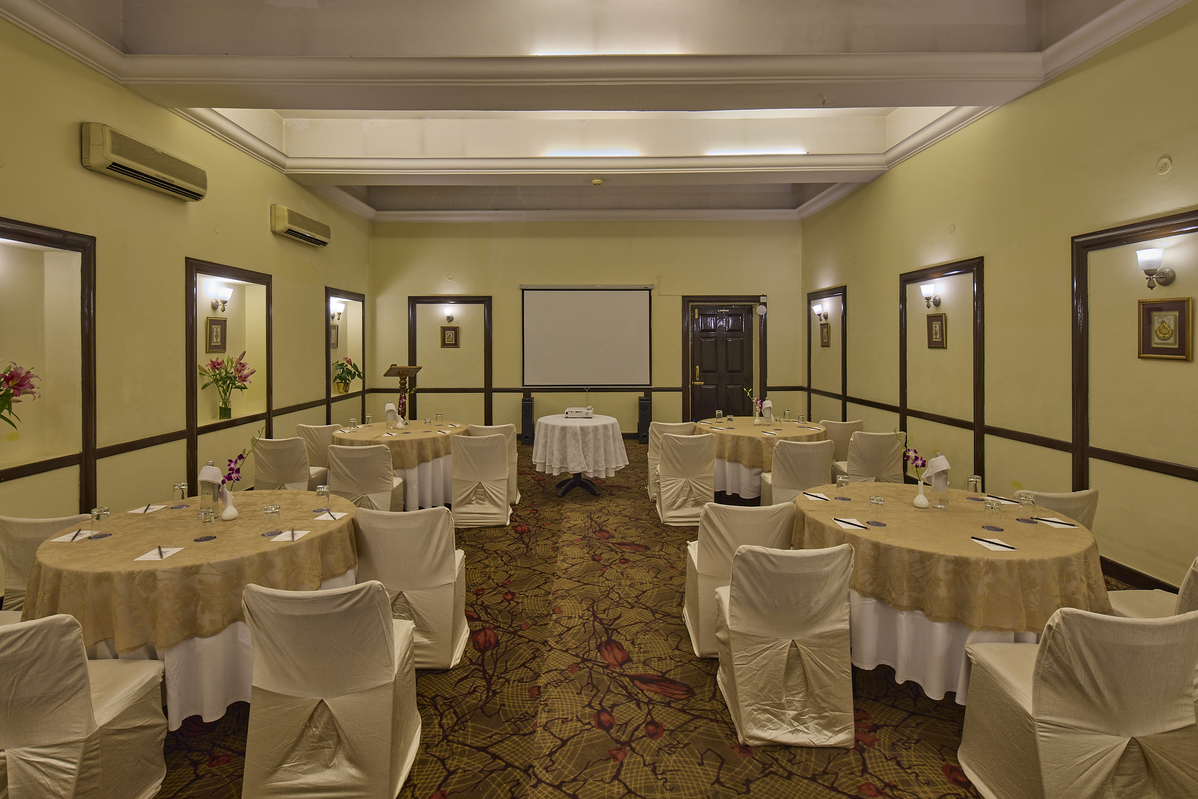 Royal Orchid Metropole 8/13