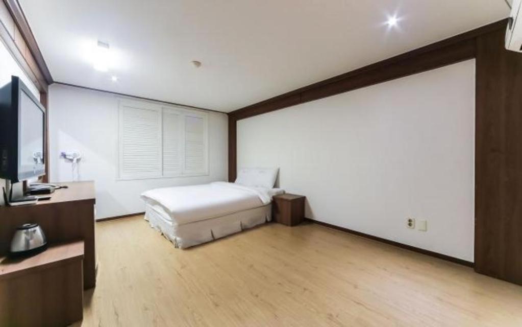 Hotel Orange 24/75