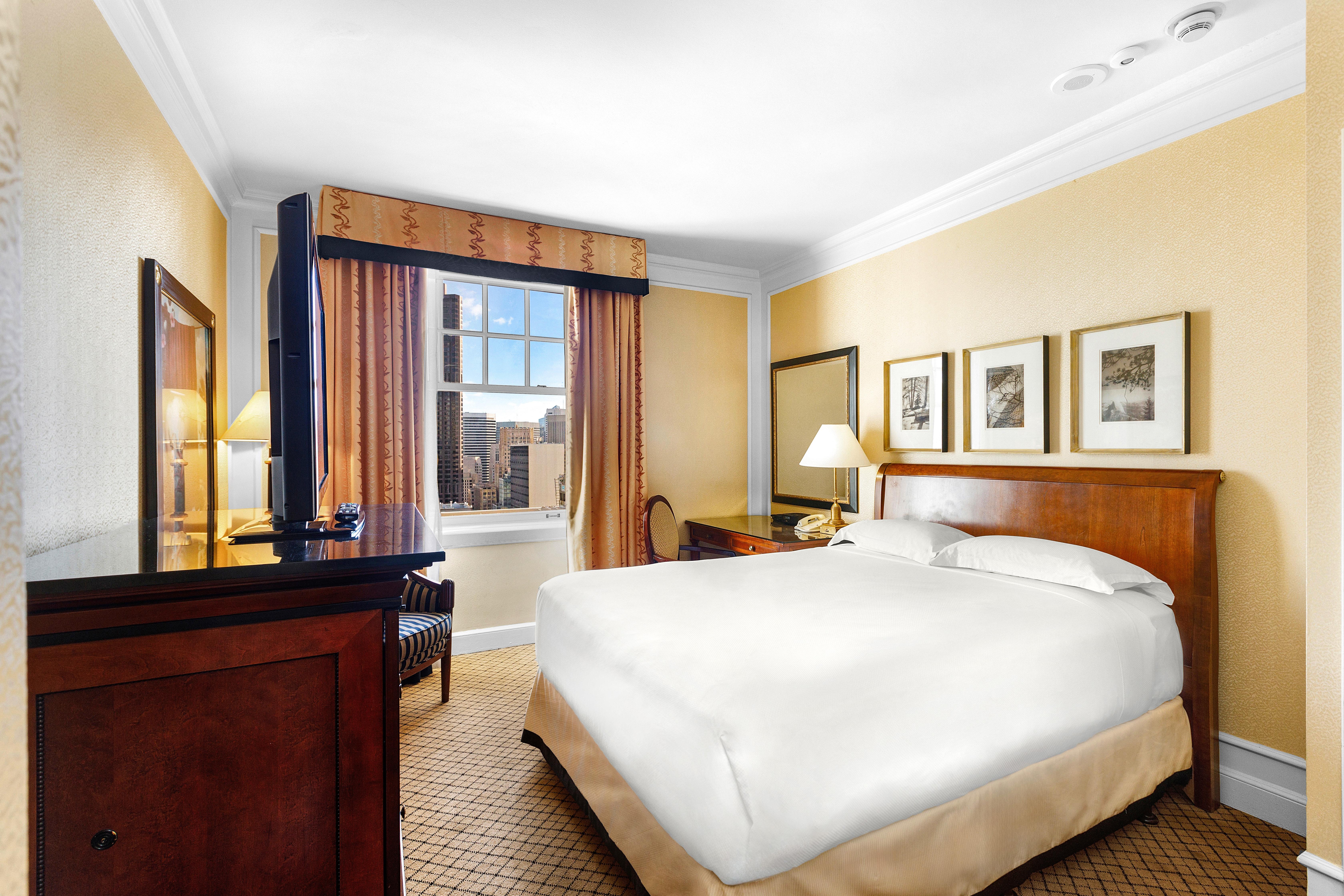 Cozy, Queen Bed
